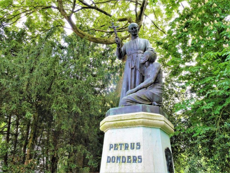 Standbeeld Peerke Donders Standbeeld Peerke Donders